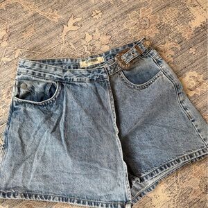 Vintage Light Blue Denim Women’s Shorts with Decorative Belt